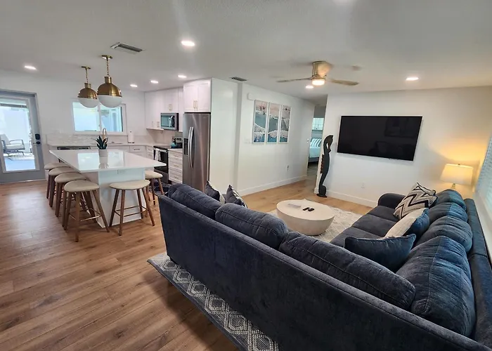 Drift House - 4Bed 3Bath Private Pool House