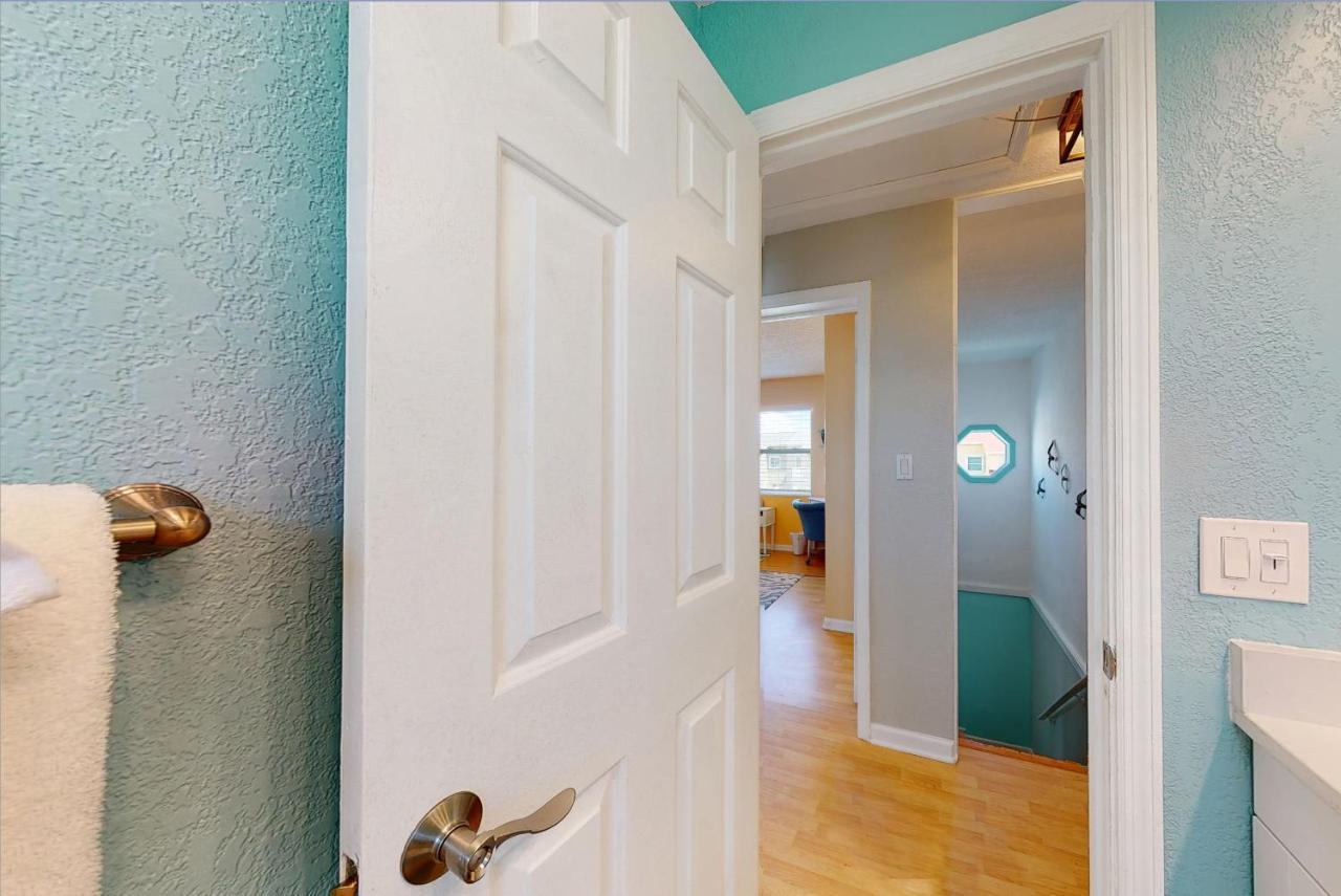 Holiday home Seaglass Shores, Steps To The