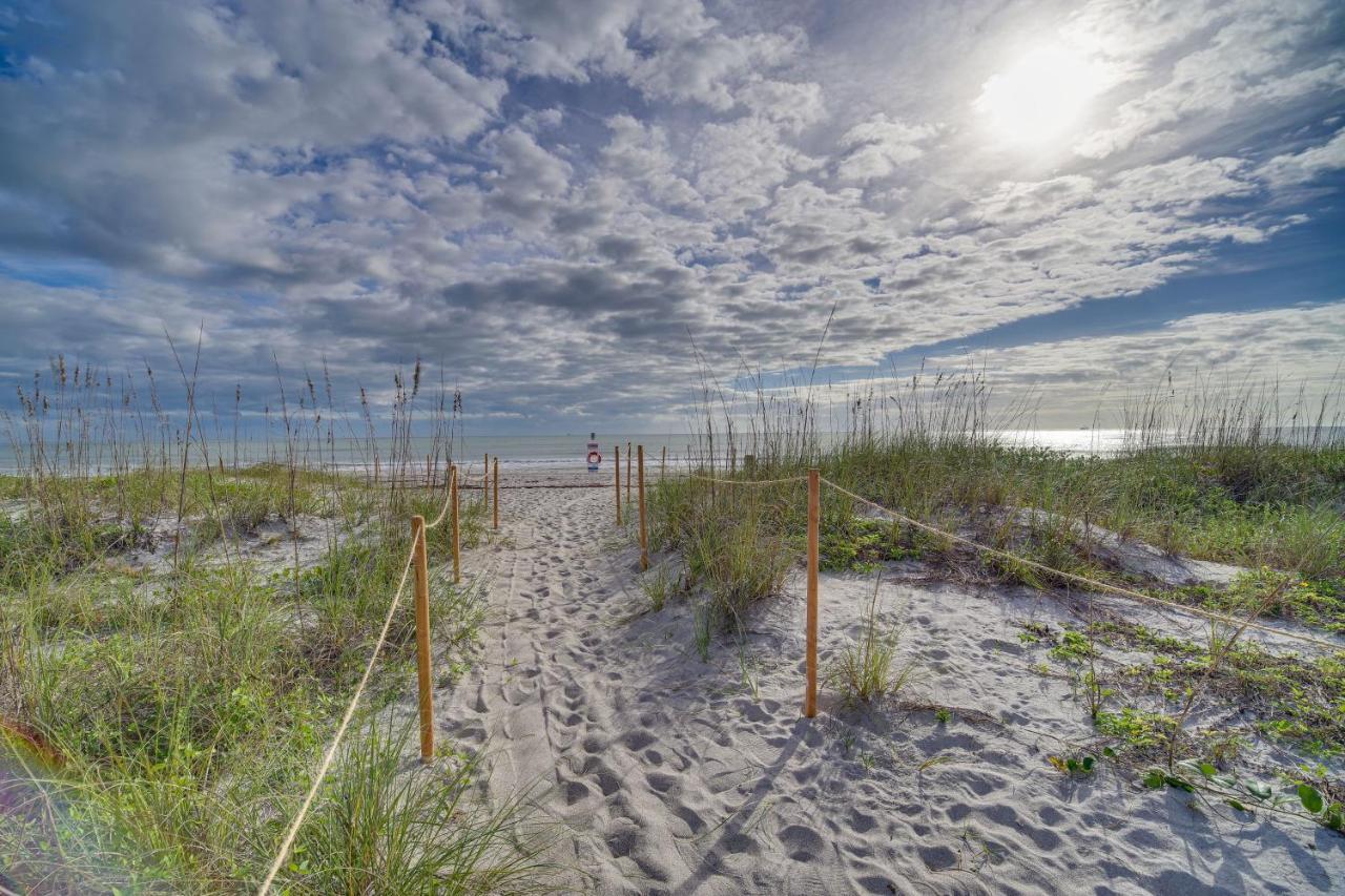 2-story Walk To Public Beach! Holiday home *