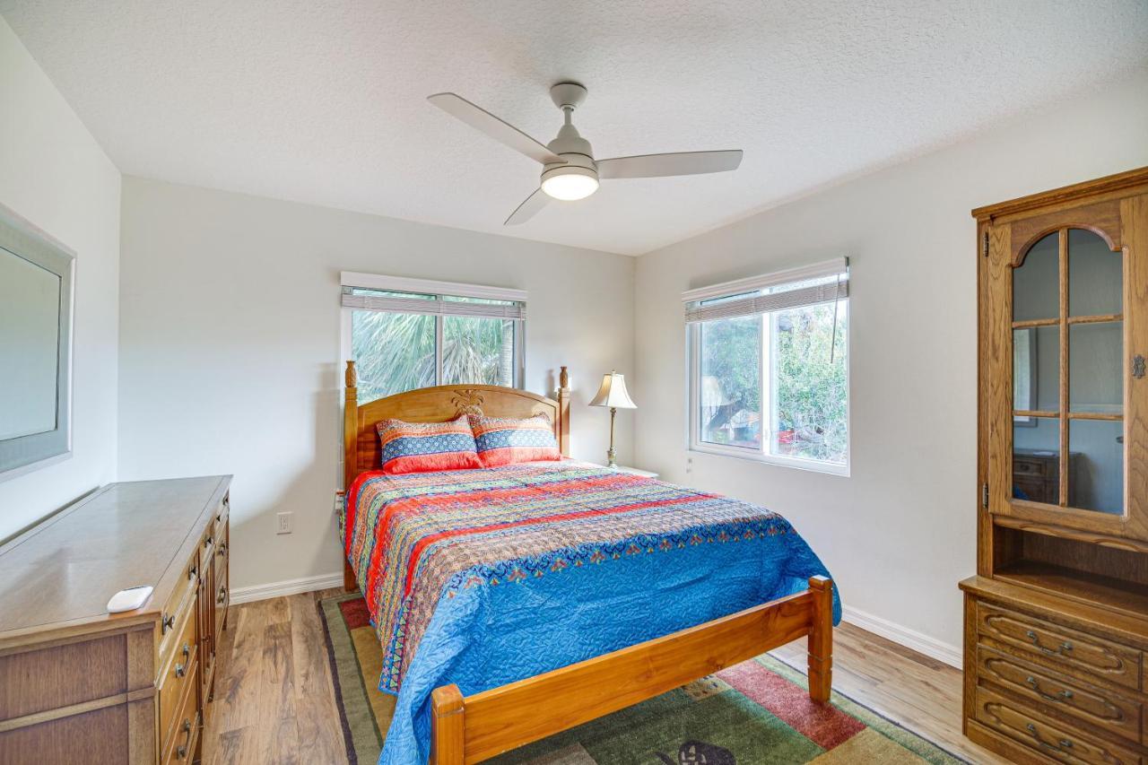 Holiday home 2-story Walk To Public Beach! *
