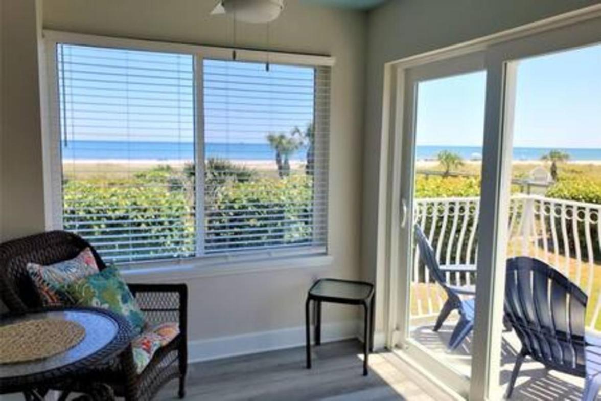 Atrium Direct Oceanview - Sleeps 4 202