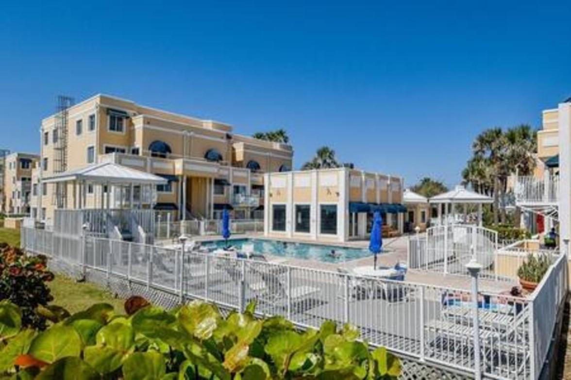 Apartment Atrium Oceanview - Sleeps 4 Guests 107 *