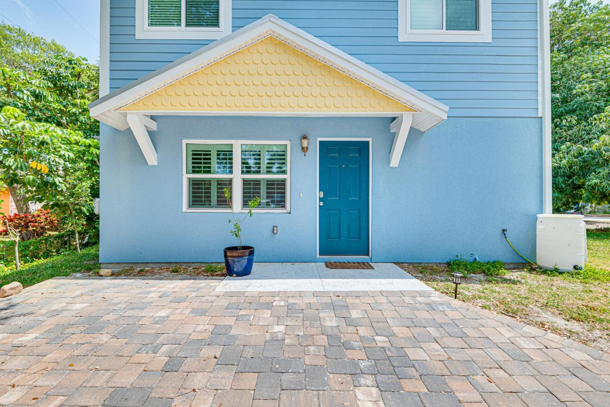 2-story Walk To Public Beach! Cape Canaveral