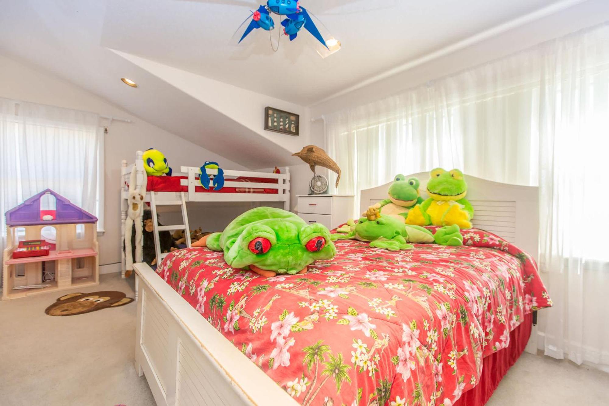 Holiday home Oceanfront Views - Hot Tub Firepit Play Area 12 Ppl