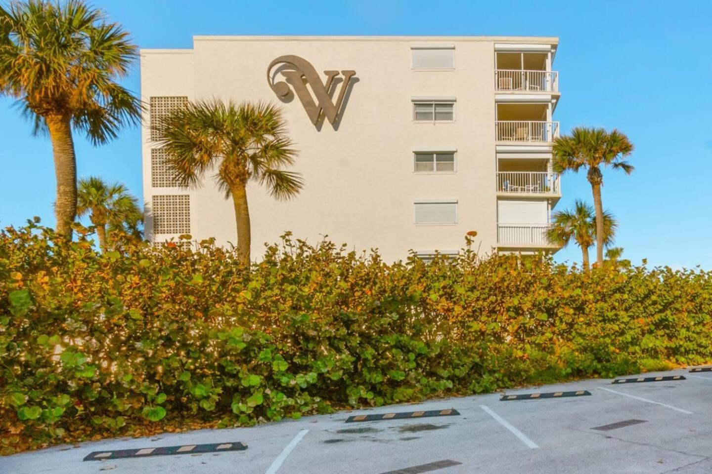 201 - 2 Bedroom 2 Bath Luxury Unit W Sea Breeze! Holiday home *