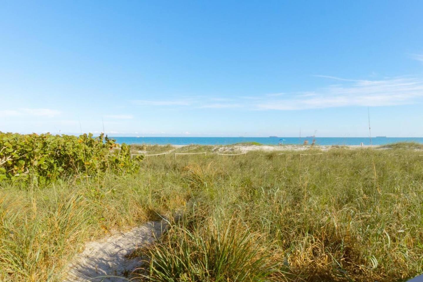 201 - 2 Bedroom 2 Bath Luxury Unit W Sea Breeze! *