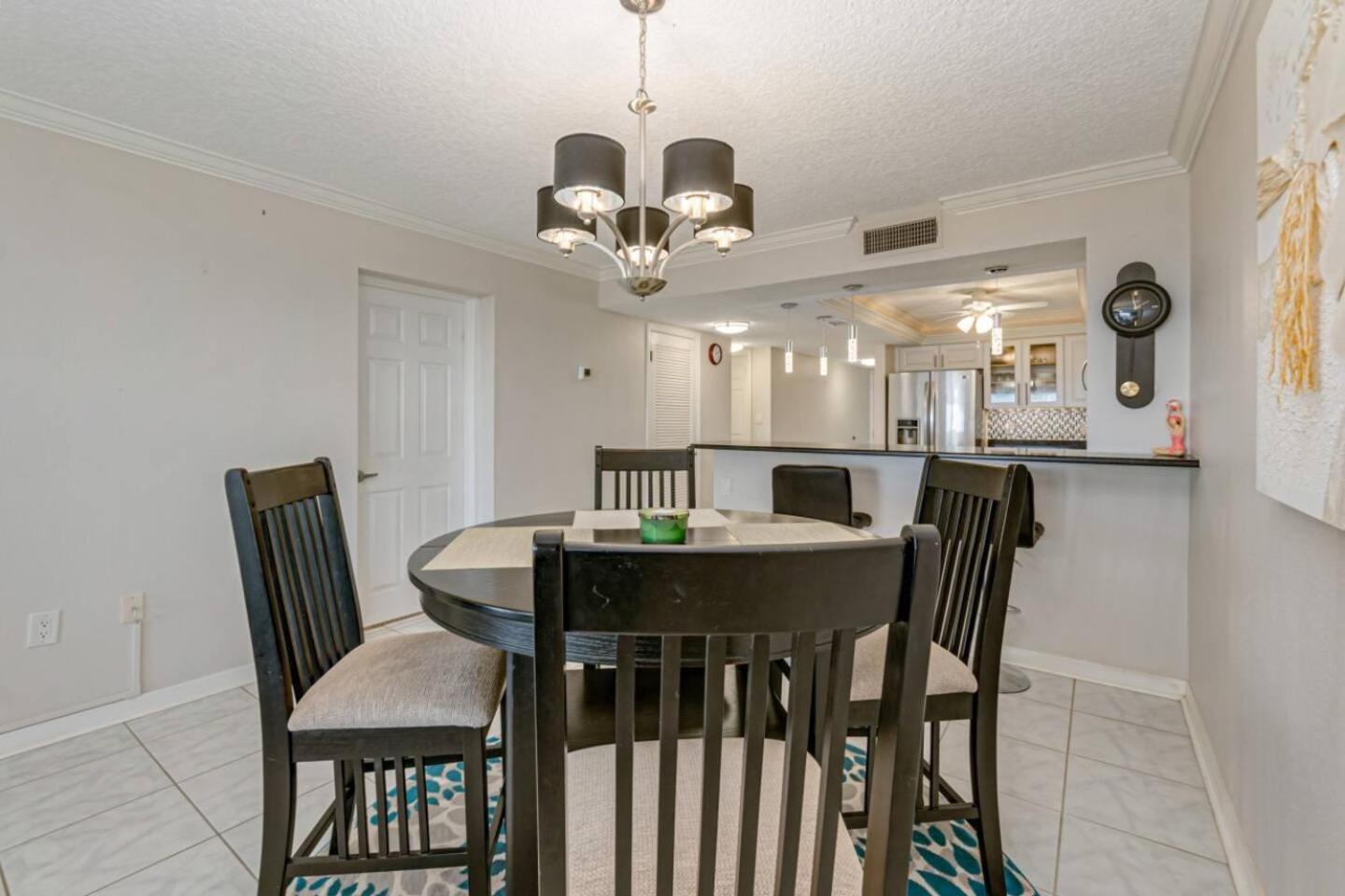 201 - 2 Bedroom 2 Bath Luxury Unit W Sea Breeze! *