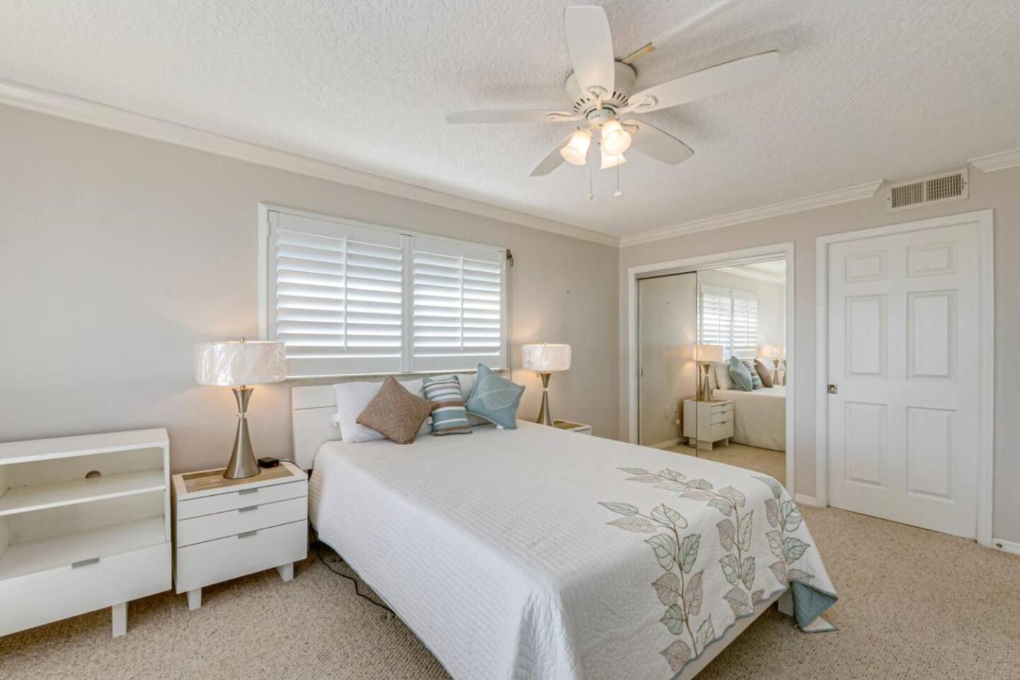 201 - 2 Bedroom 2 Bath Luxury Unit W Sea Breeze!