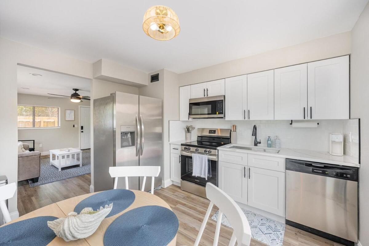 Beachside Bungalow- 2 Minutes From The Beach! *
