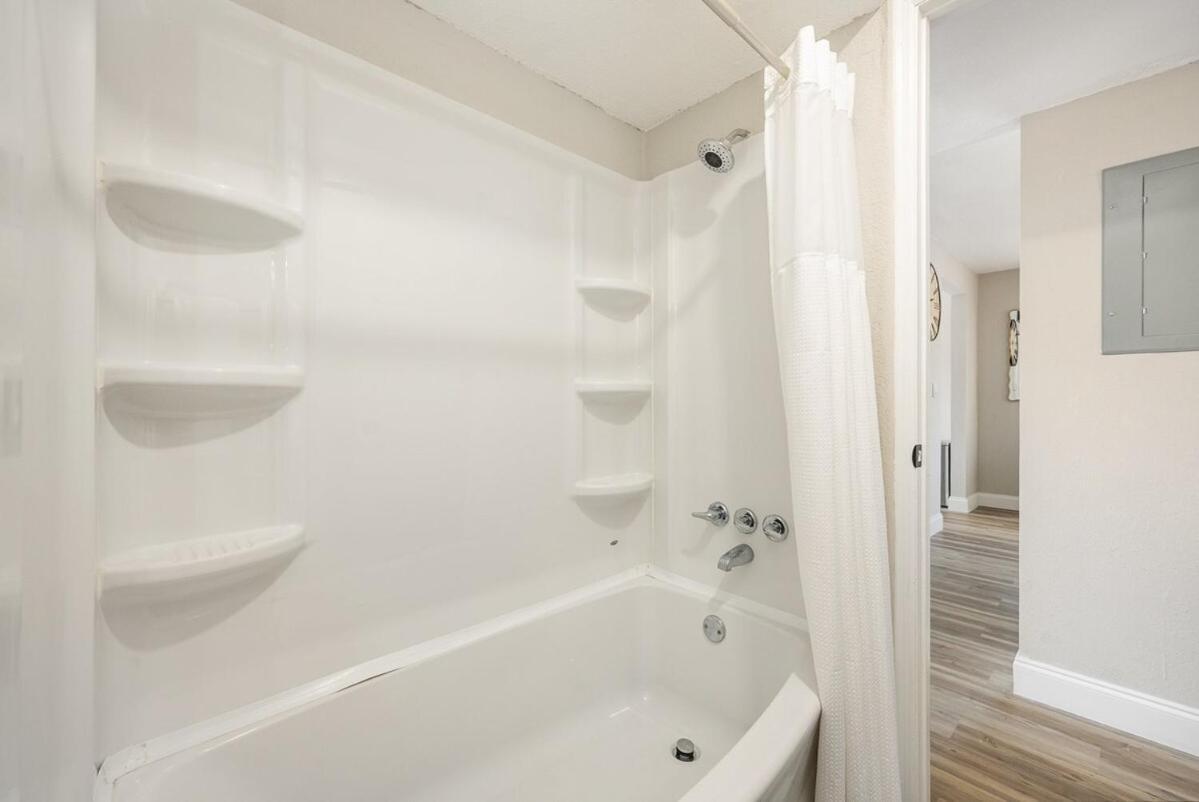 Beachside Bungalow- 2 Minutes From The Beach! *