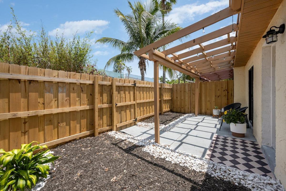 Beachside Bungalow- 2 Minutes From The Beach! *