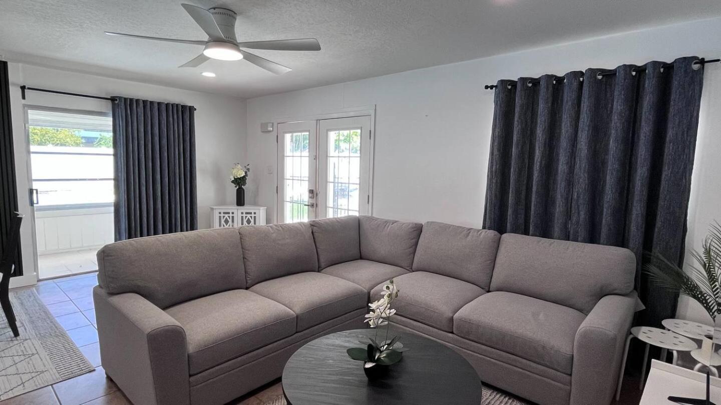 Holiday home 5 Bedroom Pool House Air Hockey Walk To
