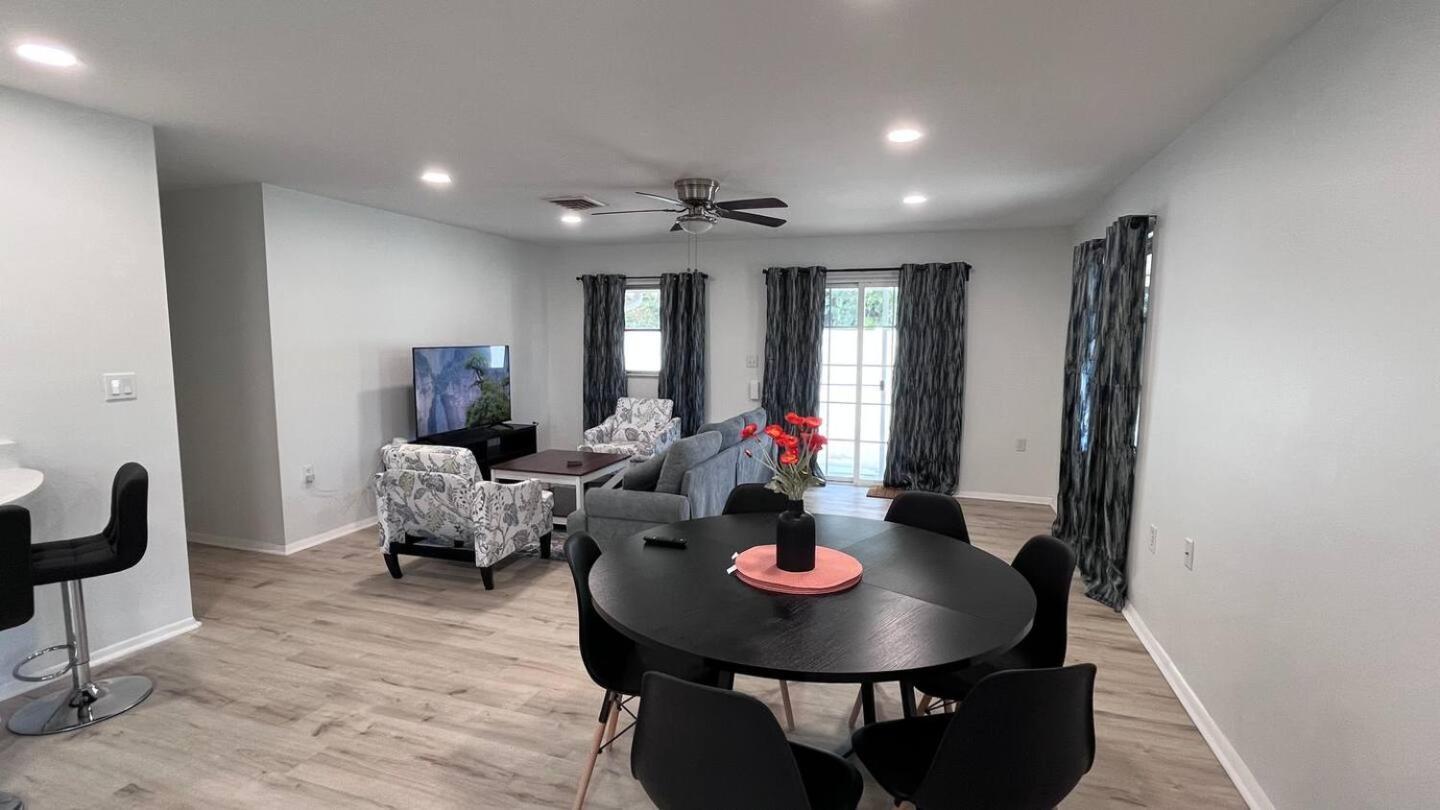 5 Bedroom Pool House Air Hockey Walk To