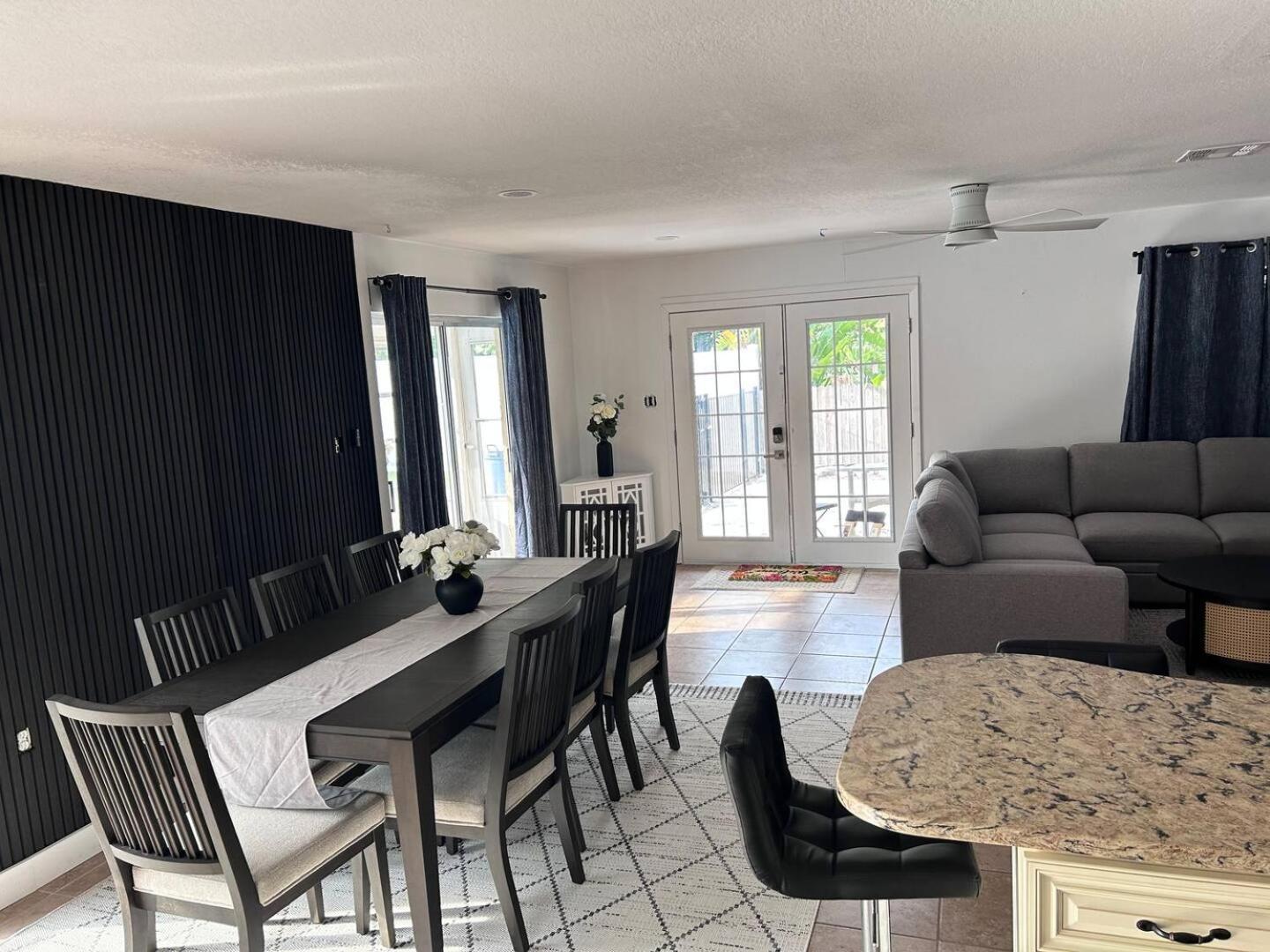 5 Bedroom Pool House Air Hockey Walk To *
